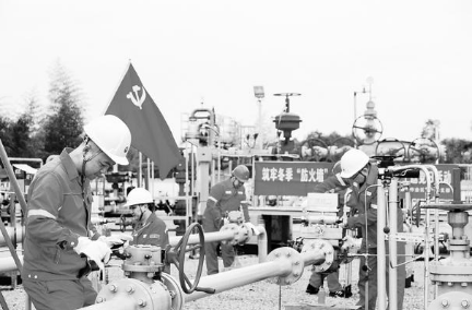 西南油气田公司 冬供一线党旗红(..